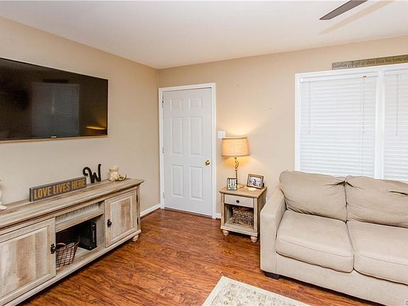 2nd image of 3810 Lee Blvd