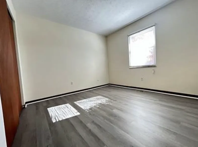 5041 Belle Isle Drive - 5043 — Photo 4