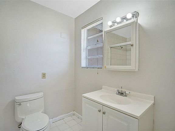 4th image of 7741 NW 33rd St