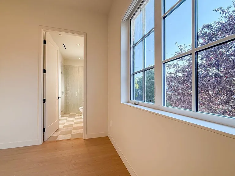 3038 Vine St — Photo 26