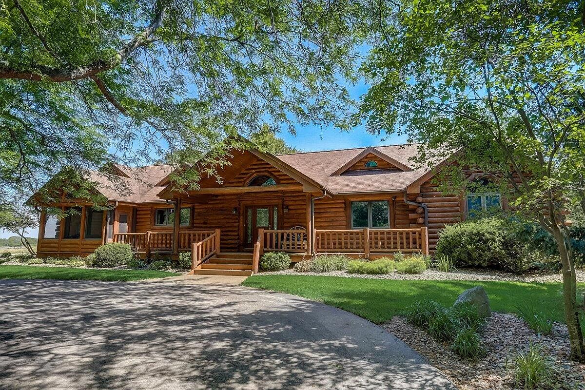 37984 Delafield Rd, Oconomowoc, WI 53066 | Zillow