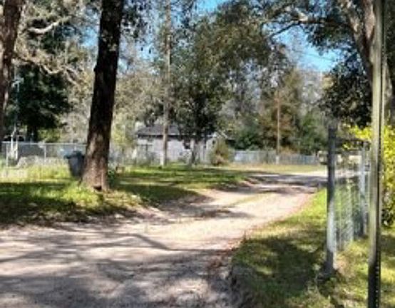 Exterior Neighborhood (street photo)