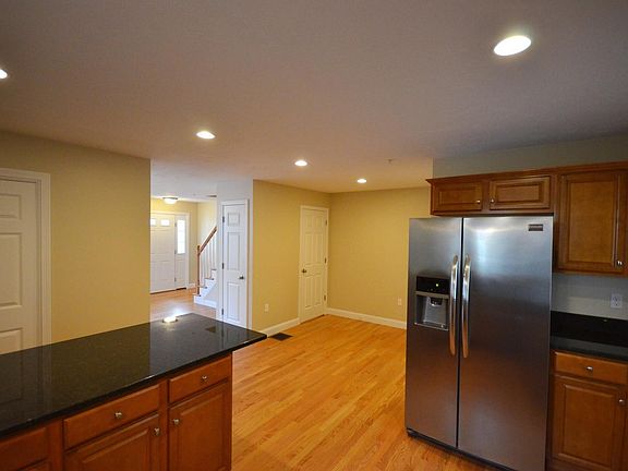 3rd image of 855 Temple St Unit C1