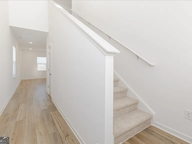 218 Hickory Ridge Trl — Photo 8