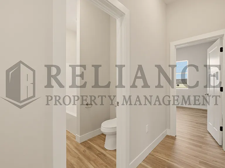 525 E Elmwood St — Photo 27