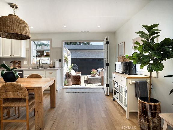 5th image of 527 W Mariposa Ave