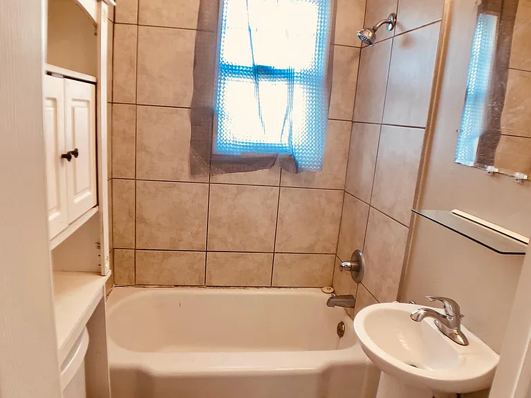 224 Charles Ave SE #B — Photo 10