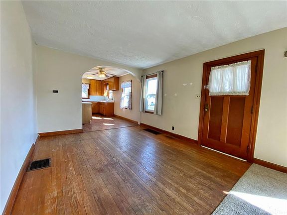 5th image of 419 S 9th St
