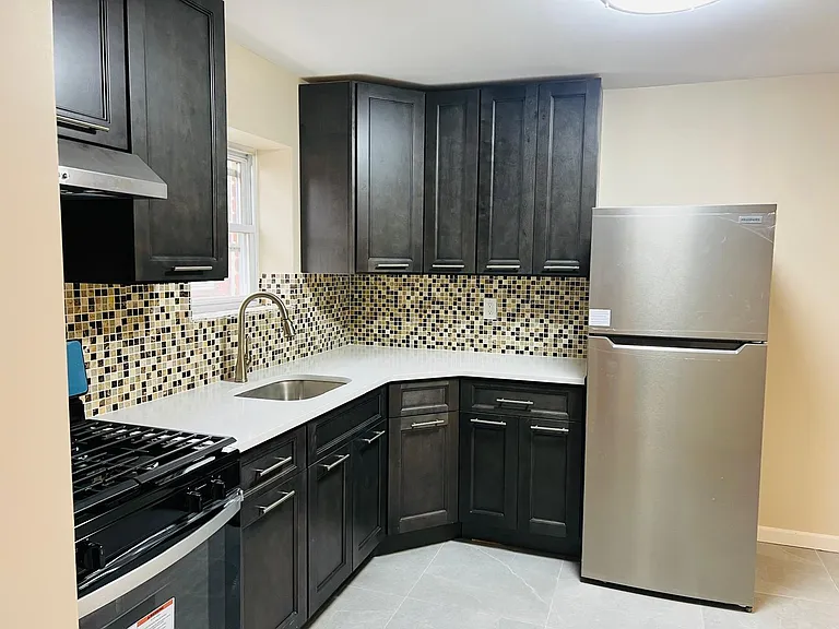 83 Gibson Blvd #1 — Photo 4