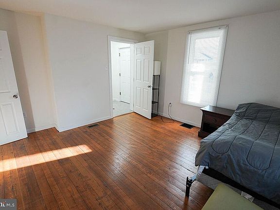 4th image of 231 Newton St