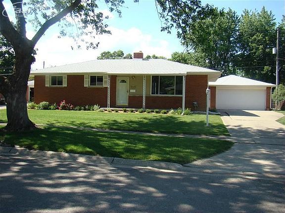 2nd image of 810 Briarwood Ln