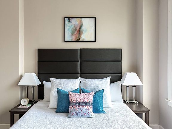 4th image of 812 Gravier St #1206