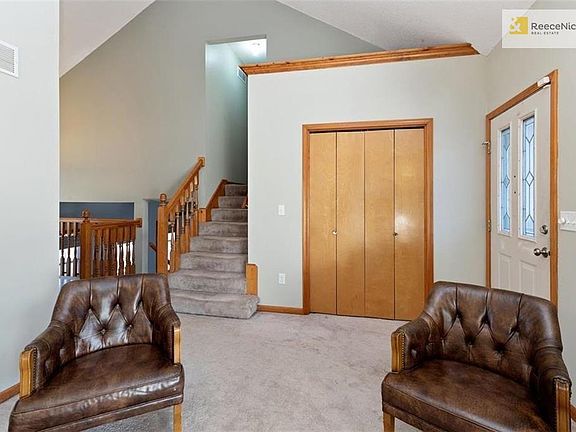 4th image of 405 S Schubert Dr