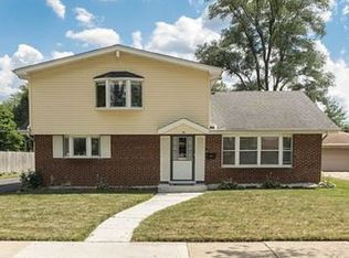 35 W Janice Ln, Addison, IL 60101