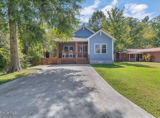 3412 Waccamaw Shores Rd, Lake Waccamaw, NC 28450