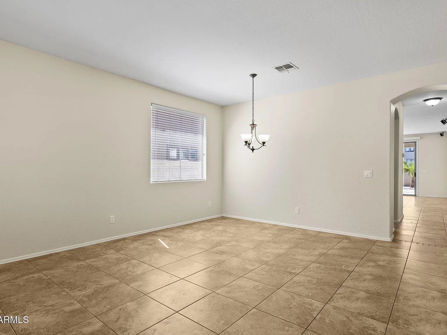 4 bed, 2.5 bath, 2298 sqft, $2,550 — Photo 4