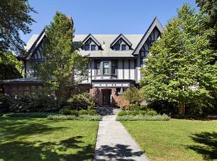 1218 Sheridan Rd, Evanston, IL 60202