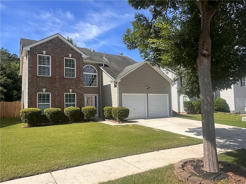 4 bed, 2.5 bath, 2177 sqft, $2,950 — Photo 2