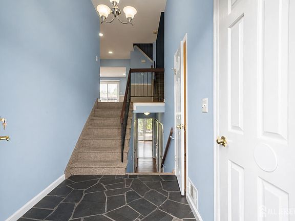 3rd image of 3003 N Oaks Blvd