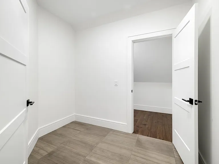 1281 E Main St #3 — Photo 17