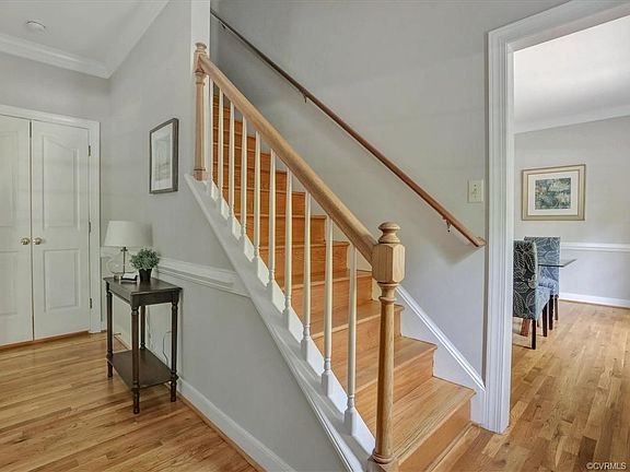 4th image of 302 Running Cedar Ln