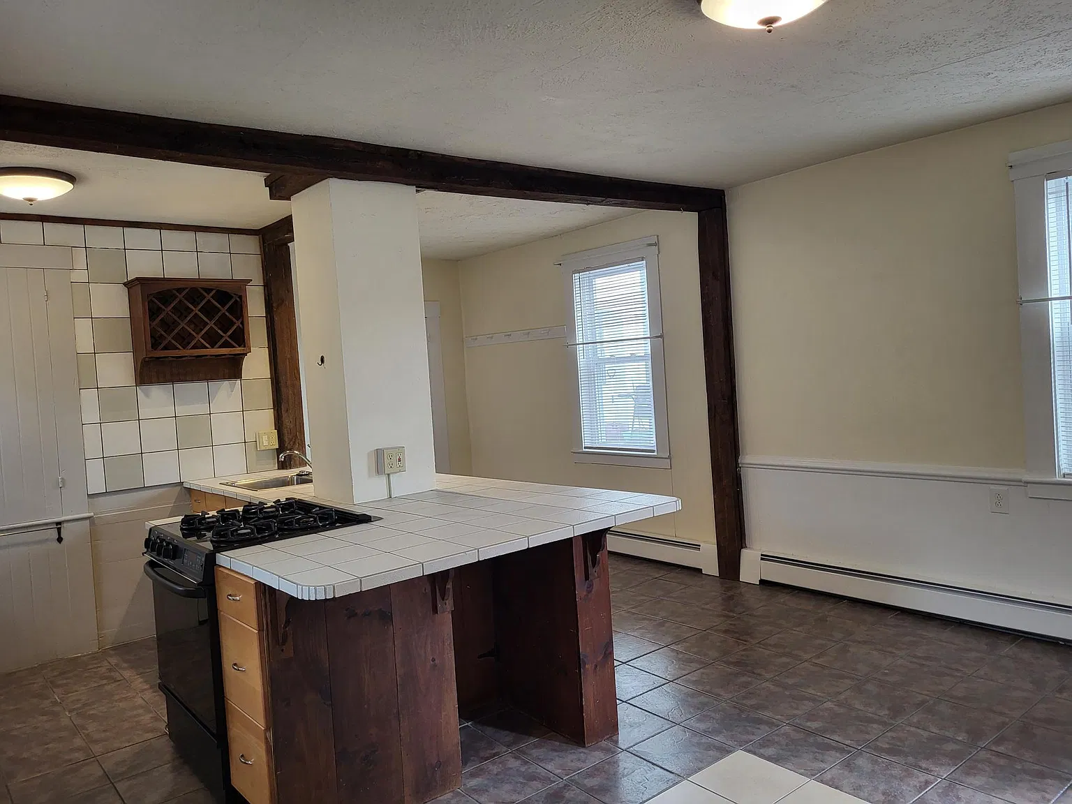 36 Crescent St — Photo 3