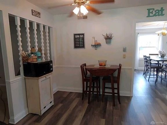 3rd image of 3569 Eastmoor Dr