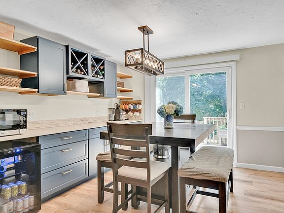 4th image of 16 Camelot Ct #16