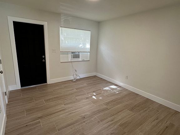 4th image of 1048 Avenue E #1