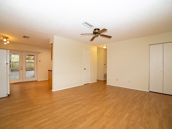 4th image of 3265 Carnegie St