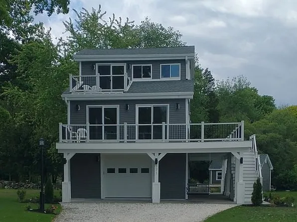 771 Pearse Rd, Swansea, MA 02777
