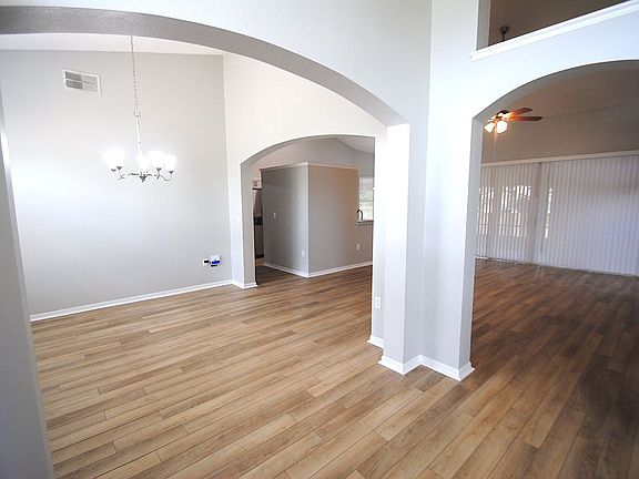 5th image of 2469 Winfield Dr