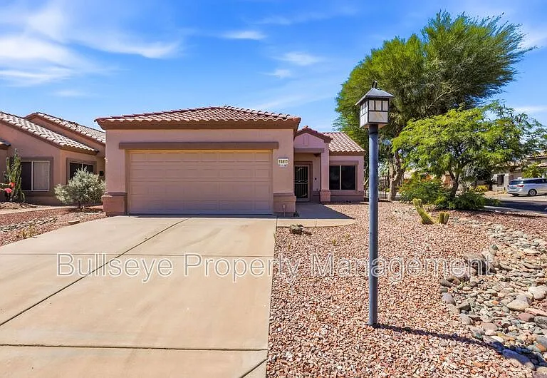 15893 W Arrowhead Dr — Photo 2