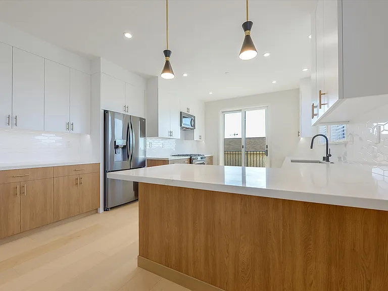 332 Pine Ave — Photo 10