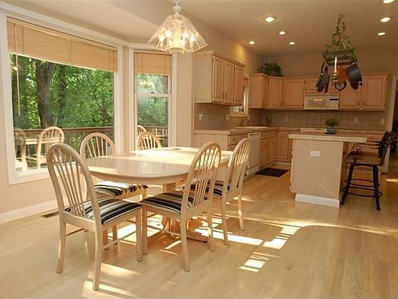 4th image of 5989 Oak Grove Ct
