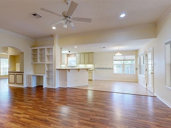5th image of 327 Bernburg Ln