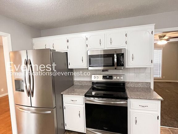 4th image of 1035 Summerhaven Rd