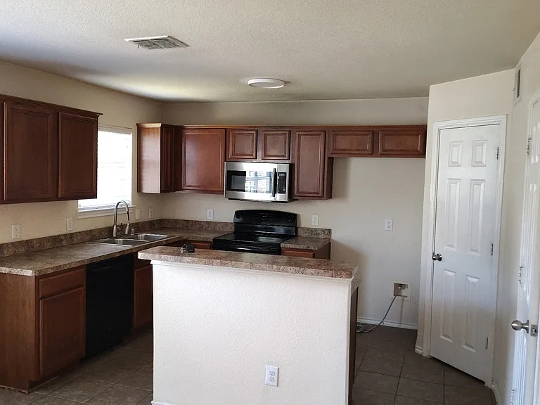 616 Fleming St — Photo 14