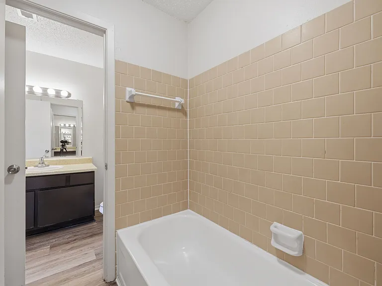 Park Place Apartments — Photo 29