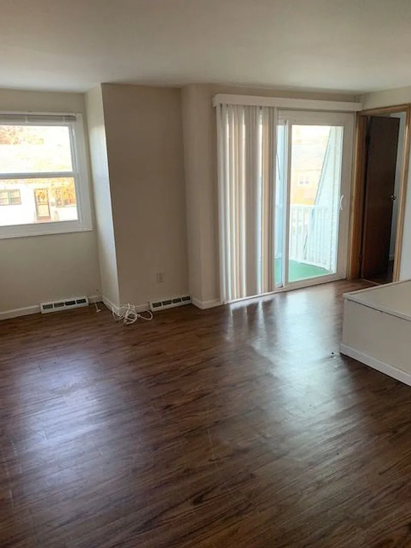 Angle-Tyler Apartments — Photo 4