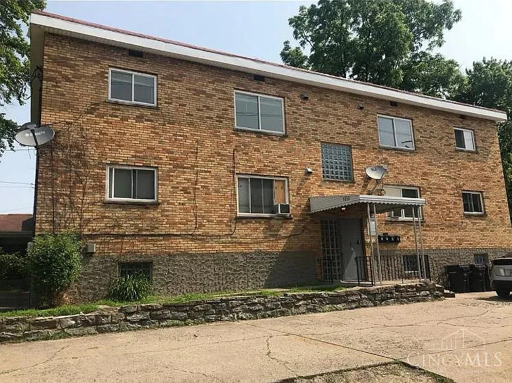 2 bed, $975 — Photo 1