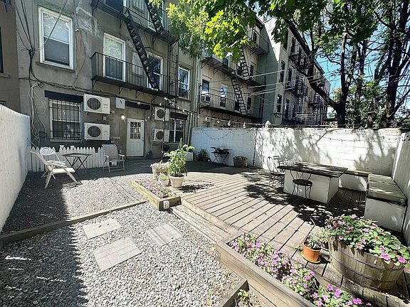 2nd image of 481 Hicks St APT 1R