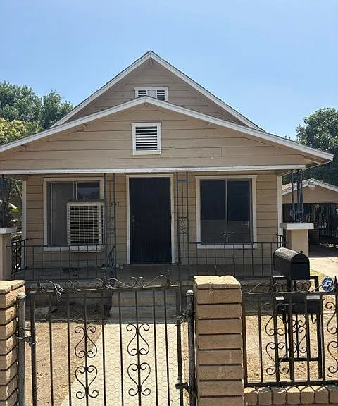 551 Roberds Ave N — Photo 1