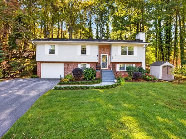 104 Laurel Ln, Seneca, SC 29678