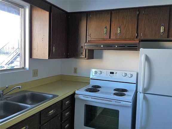 5th image of 73 Park Ln APT B