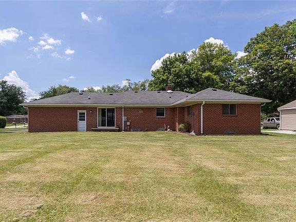 3rd image of 555 Eustis Dr