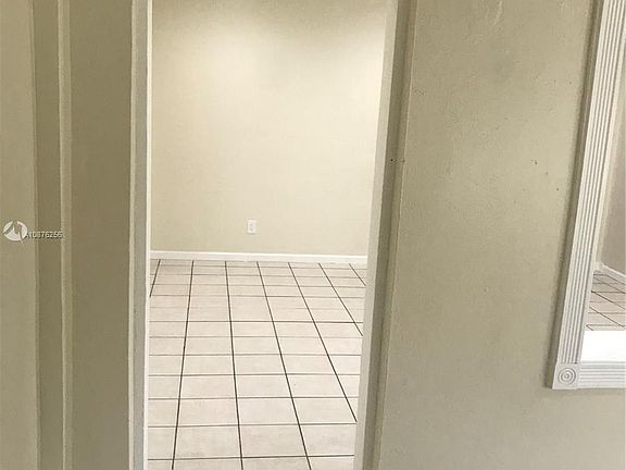 4th image of 300 NW 16th St #300