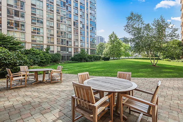 Rented by Voro, LLC | media 28