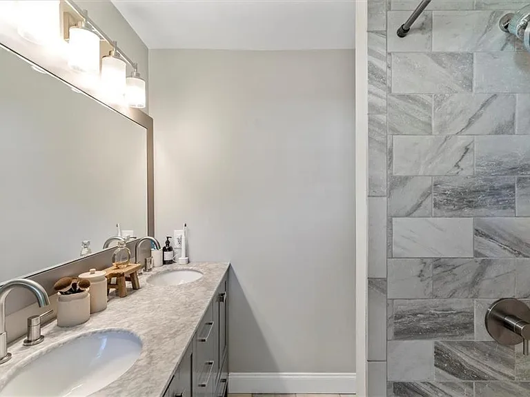 521 Pineview Dr SE — Photo 3