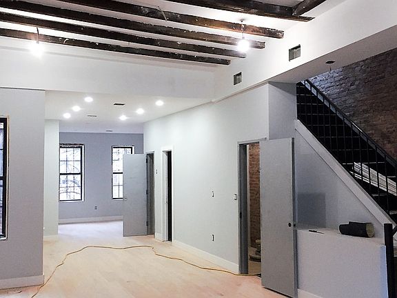 3rd image of 928 Hancock St